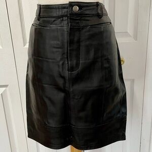 Wilson’s Elegant Black Leather Skirt Size 10